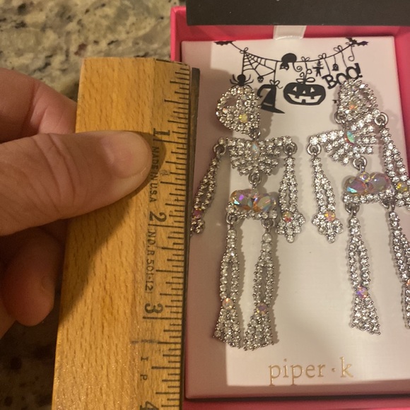 Rhinestone skeleton earrings - Picture 5 of 5